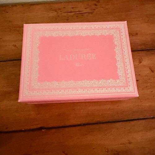 Laduree pink box paris - paris, macaron